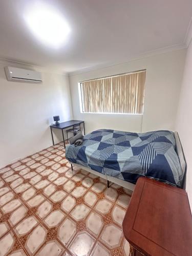 Spacious Queen Room with Air Conditioning - L1