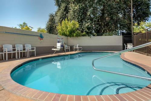 Comfort Suites Downtown Sacramento - image 7