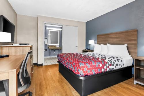 Econo Lodge Goose Creek - image 13