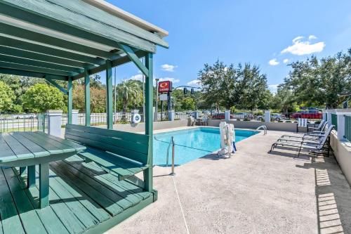 Econo Lodge Goose Creek - Charleston North - 수영장