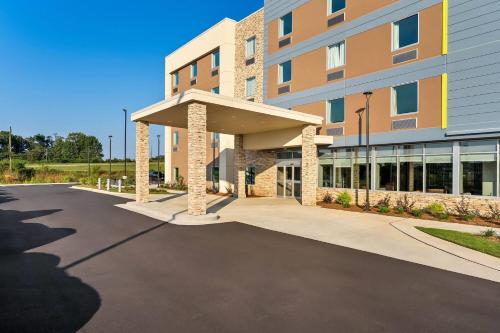 Microtel Inn & Suites by Wyndham Prattville Montgomery · Millbrook
