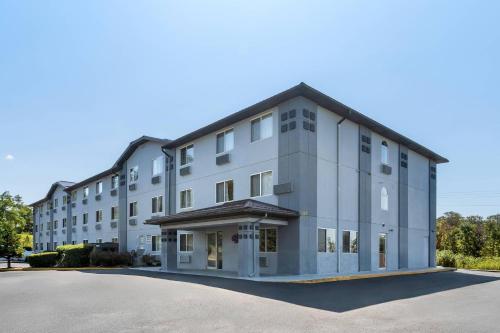 Super 8 by Wyndham Johnstown in Johnstown, USA
