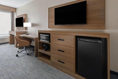 La Quinta Inn & Suites by Wyndham Phoenix West Glendale - image 2