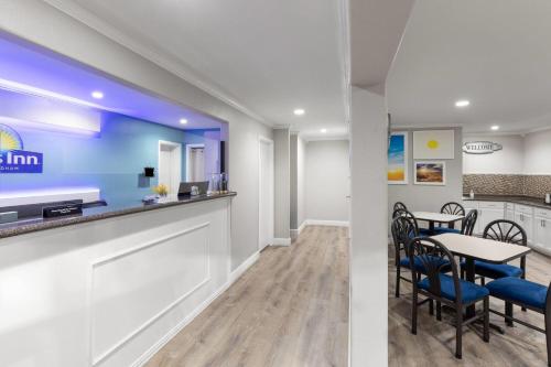 Days Inn by Wyndham Temple - image 12