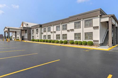 Super 8 by Wyndham Athens in Athens, USA