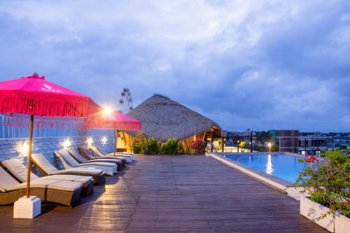 Swimming pool, Koa D Surfer Hotel in Canggu