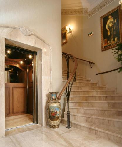 บริการและสิ่งอำนวยความสะดวก, แกรนด์ โฮเต็ล ลอนดอน-ใหม่ (Grand Hotel London-NEW) in ฟาร์นา