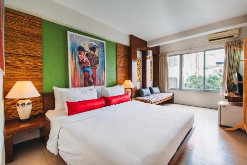 room detail thumbnail 0