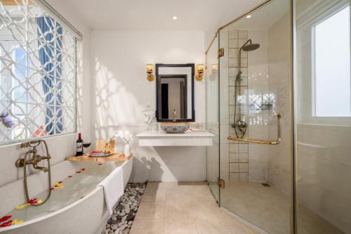 room detail thumbnail 2