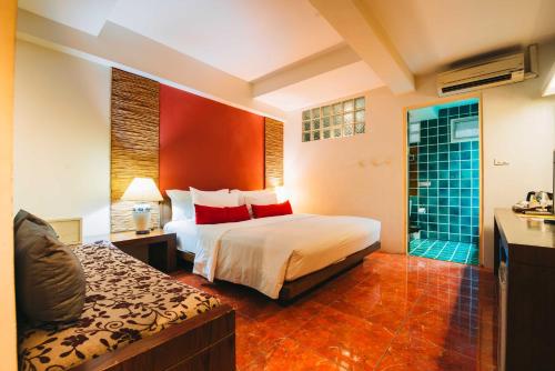 room detail thumbnail 1