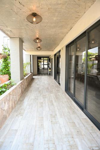 Architect-Designed Home with Pool - image 4