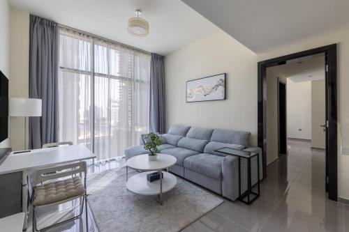 Modern 2BR Apartment in Merano Tower, Business Bay, Dubaj