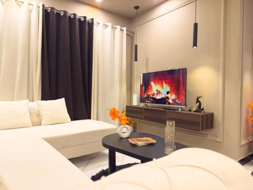 The Marrakesh Suites - Skyline ApartHotel In Bahria Town - image 7