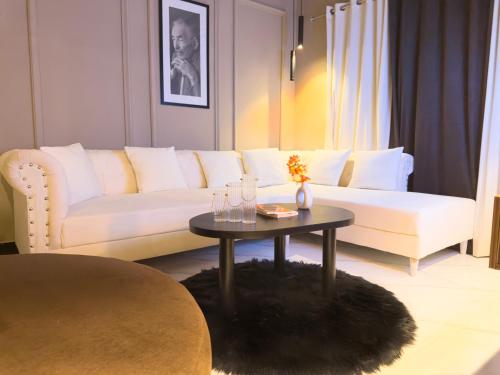 The Marrakesh Suites - Skyline ApartHotel In Bahria Town - image 12