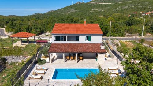 Viesnīcas āriene, Villa Admiral Your Idyllic Retreat in rural area of Trogir hinterland in Blizna Gornja