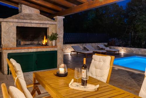 Peldbaseins, Villa Admiral Your Idyllic Retreat in rural area of Trogir hinterland in Blizna Gornja