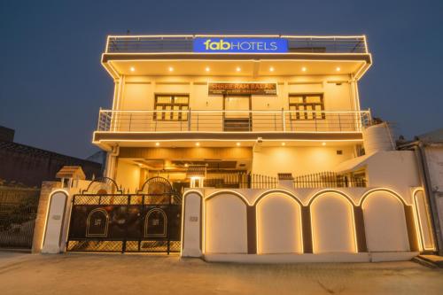 Fabhotel Awadh Inn - 600 m from Ram mandir