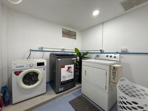 Sukhumvit 48 hostel 6 rooms with fast WiFi smartTV - image 12