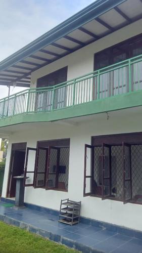 Jana Villa - image 2