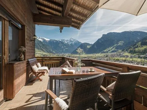 Apart. Mountainlovers in Hainzenberg, Österreich
