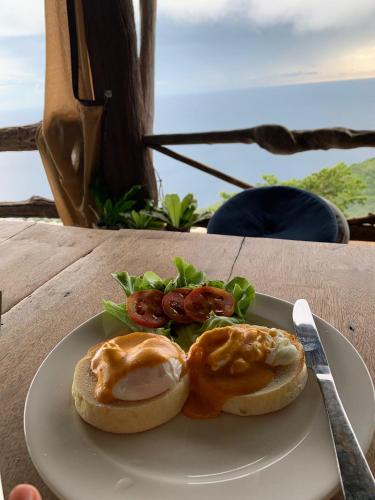 طعام و مشروبات, The Lighthouse - Eco-Village & Wellness in Mango Bay