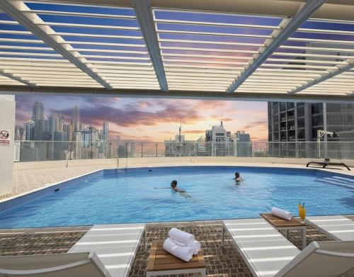 Modern 1BR Apartment in JLT Next to Metro with City Views, Dubái
