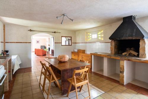 Vivienda de Turismo Rural Granja La Lomica in Cuevas de Cañart