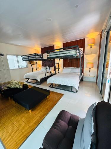 Panika family room