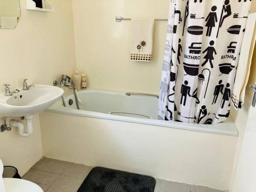 翁丹瓜 Ehalo Ndjoko which means small beginnings 4星级 单人房 套房