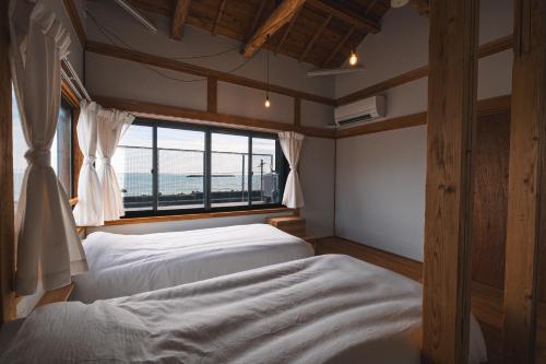 港に停泊する町のフロント moyai 舫