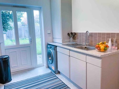 BrumStay - 4 Bedrooms TownHouse sleeps 6 with Driveway Parking and Garden, Birmingham (Foto 7)