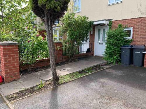 BrumStay - 4 Bedrooms TownHouse sleeps 6 with Driveway Parking and Garden, Birmingham (Foto 3)