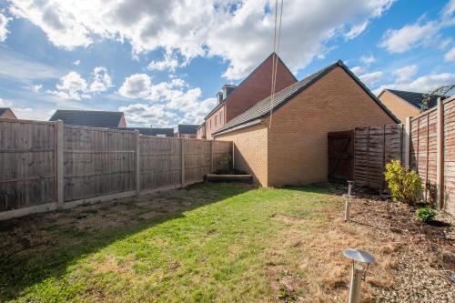 Modern & stylish 4 bed home with garden, Peterborough (zdjęcie 10)
