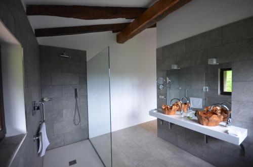 4 bedrooms, 4 beds