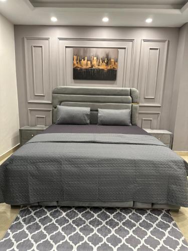 The Grey Inn - Modern 3 Bedroom Apartment - image 9
