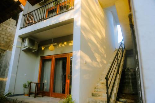 Chez Podi Surf Stay in Mirissa