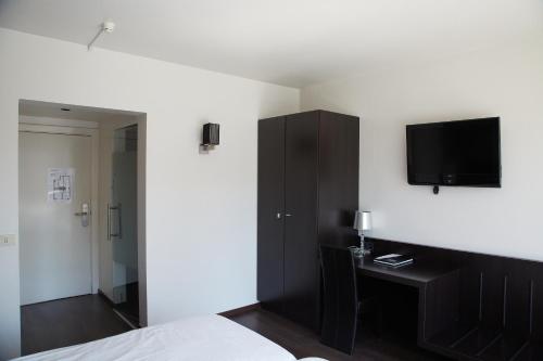 Deluxe Twin Room image 3