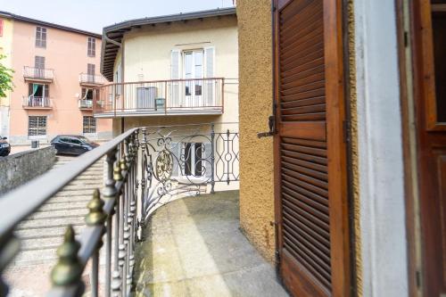 Rustic apartment in the heart of the Val d'Intelvi in 聖費德勒因特爾維
