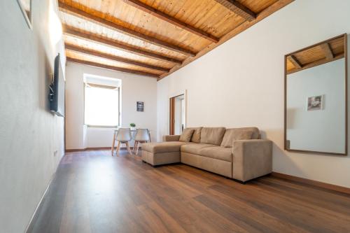 Rustic apartment in the heart of the Val d'Intelvi in 聖費德勒因特爾維