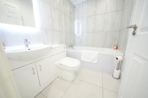 HEATHROW AIRPORT apartments-FREE parking-Free underground to and from Heathrow-30 min central London, Londýn (fotografie 5)