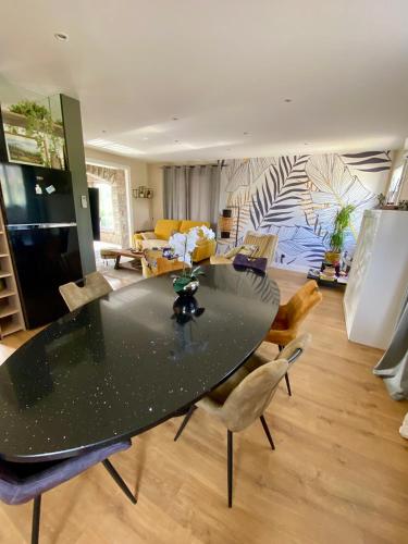 Maison 8-10p, 4 ch, piscine privée, sauna, hammam (Maison 8-10p, 4 ch, piscine privee, sauna, hammam) in Lussas