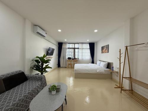 Sukhumvit 48 hostel 6 rooms with fast WiFi smartTV
