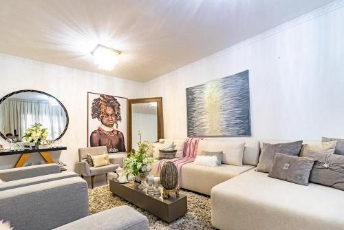 CASA CONFORTÁVEL, 5 SUITES e 1 QUARTO