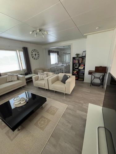 WhiteHouse, peaceful togetherness in 萊赫蒂邁基(南博滕區)