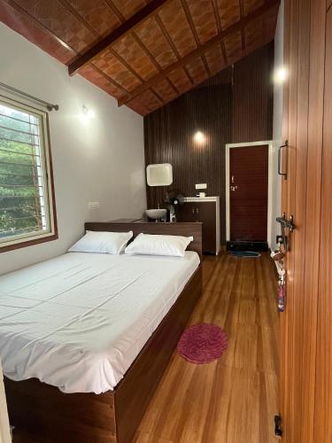 S R Retreat in Chikkavaddarakere