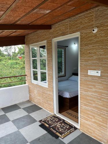 Entrance, S R Retreat in Chikkavaddarakere