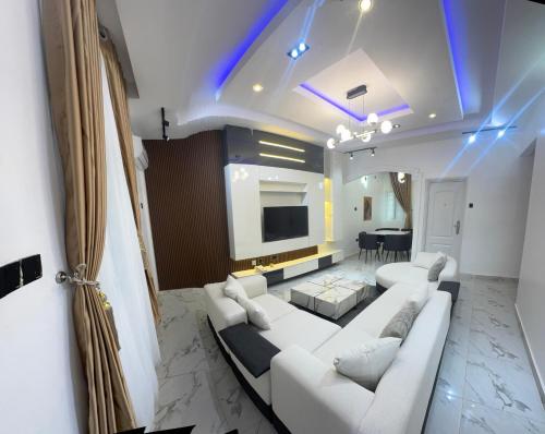 Golden Horizon in Agbor