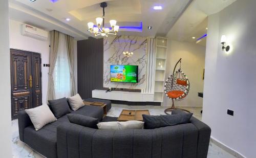 Golden Horizon in Agbor