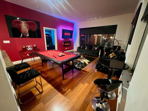 The Red Room - Cloud Ceilings - Patio & Bathroom TV, Atlanta