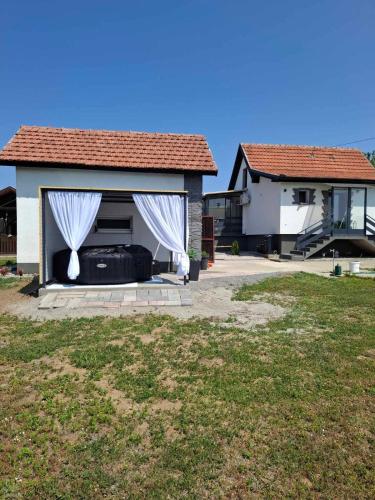 花園, Baranja Luxury House in 卡拉納茨